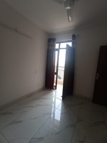 Room in 3 BHK Apartment at NK Sharma Savitry Greens 2, Ghazipur – for Rent