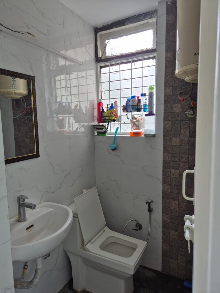 Bathroom, rail-vihar-apartment 2 Bedroom 800 Sq.Ft. Apartment In Sector 15 Gurgaon 9332929
