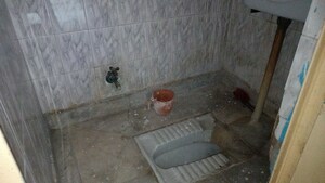 Bathroom in 1 BHK Builder Floor at Vaishali Sector 2 – for Rent