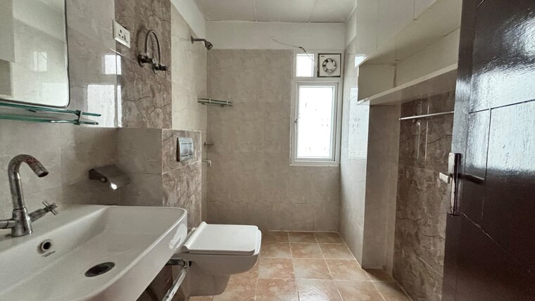 Bathroom, mahagun-mywoods 3 Bedroom 1520 Sq.Ft. Apartment In Sector 16c Greater Noida Greater Noida 9332948