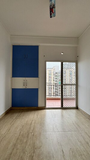 Room in 3 BHK Apartment at Mahagun Mywoods, Sector 16c Greater Noida – for Sale