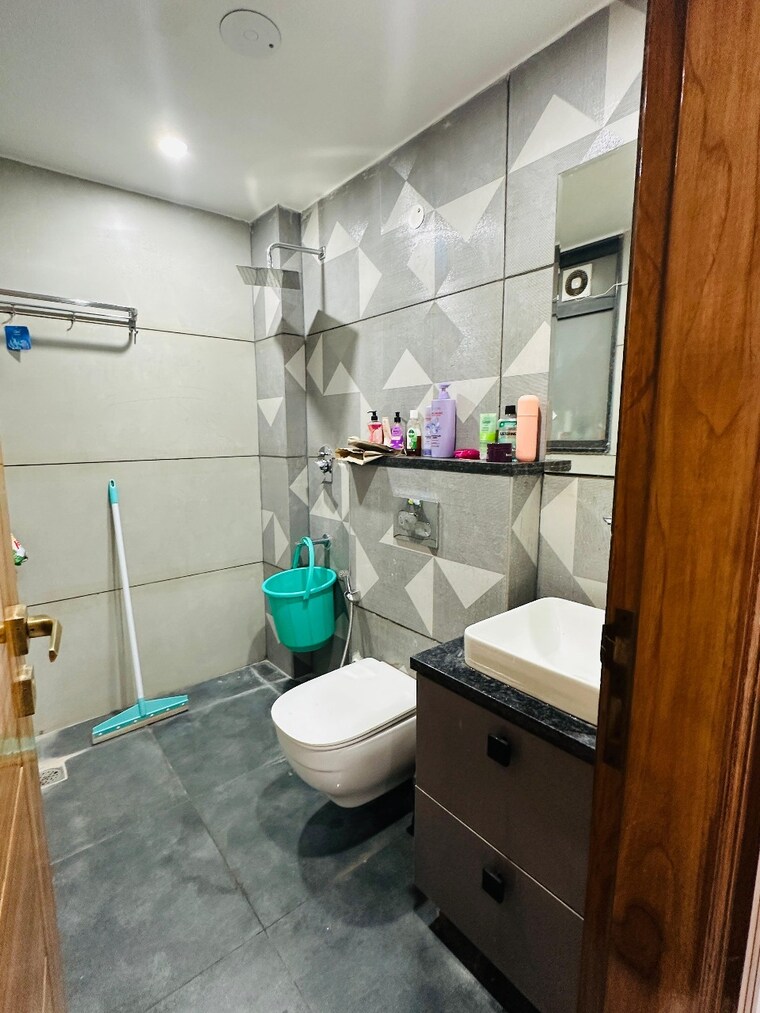 Bathroom, housing-board-colony-sector-17 2 Bedroom 800 Sq.Ft. Builder Floor In Sector 17a Gurgaon 9332957