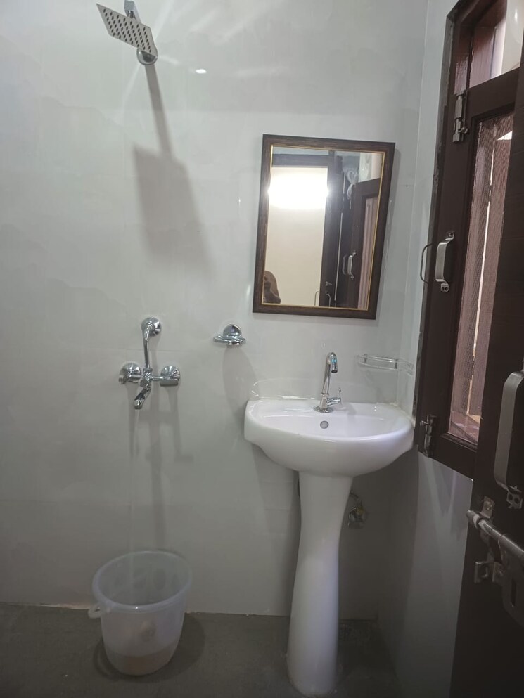 Bathroom, asola 1.5 Bedroom 500 Sq.Ft. Apartment In Asola Delhi 9318469