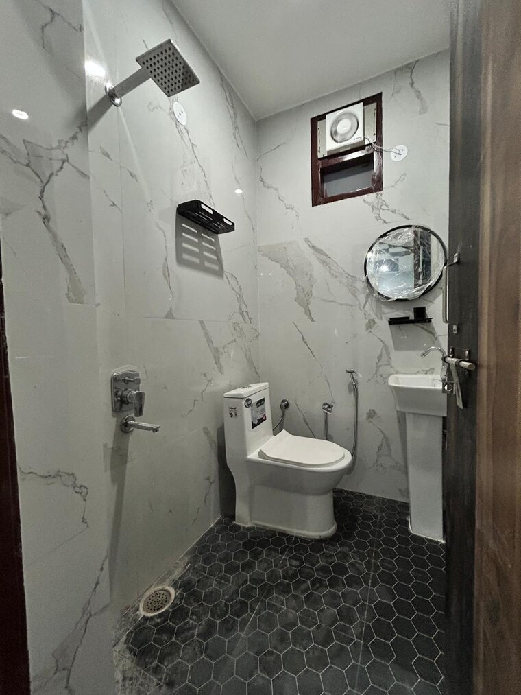 Bathroom, palam vihar 2 Bedroom 1539 Sq.Ft. Builder Floor In Palam Vihar Gurgaon 9333575