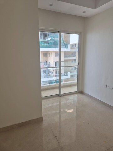 Room in 3 BHK Apartment at Indiabulls Sky Forest, Lower Parel – for Rent