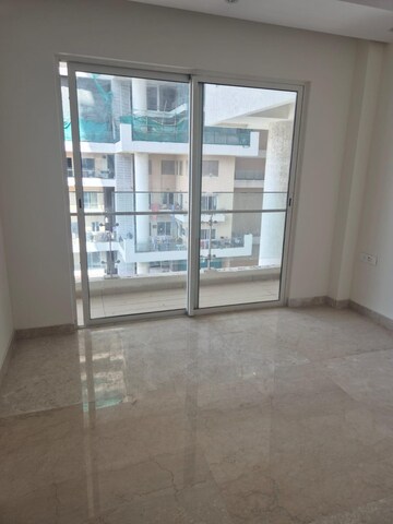 Room in 3 BHK Apartment at Indiabulls Sky Forest, Lower Parel – for Rent