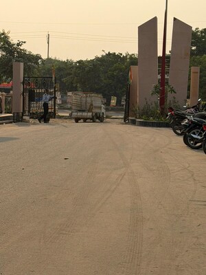 Parking in  Shop at Saviour Lord Krishna Mart, Sector 19 Yamuna Expressway – for Rent