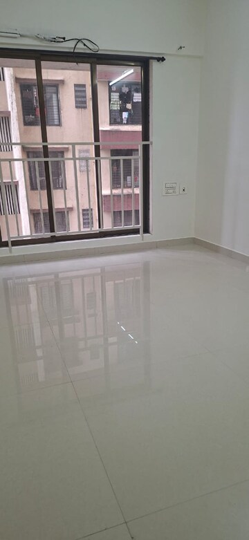 Room in 3 BHK Apartment at Shraddha Apartments Malad East, Malad East – for Sale