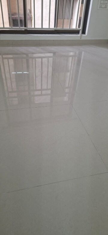 Room in 3 BHK Apartment at Shraddha Apartments Malad East, Malad East – for Sale