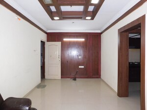 Room in 2 BHK Apartment at Raheja Reflections, Kandivali East – for Rent