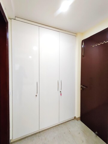 Room in 3 BHK Builder Floor at Vipul World Floors, Sector 48 – for Rent