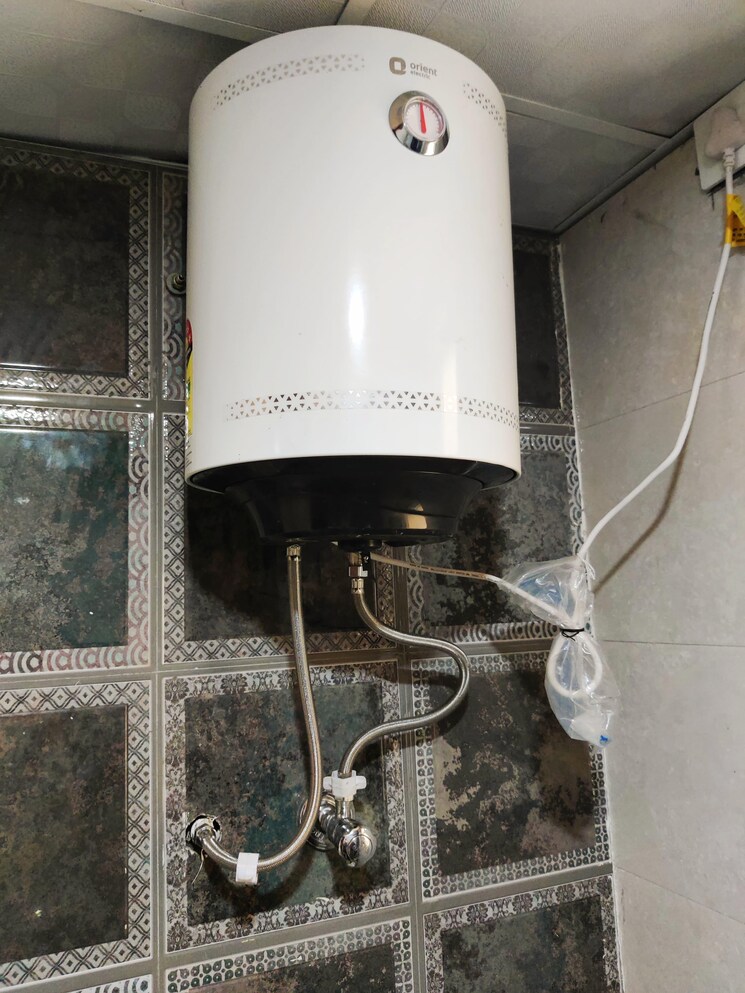 Bathroom, vipul-world-floors 3 Bedroom 2000 Sq.Ft. Builder Floor In Sector 48 Gurgaon 9333397