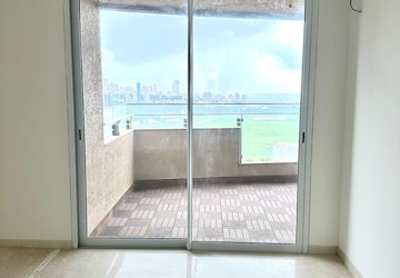 Room in 3 BHK Apartment at Lokhandwala Minerva Mahalaxmi, Mahalaxmi – for Rent