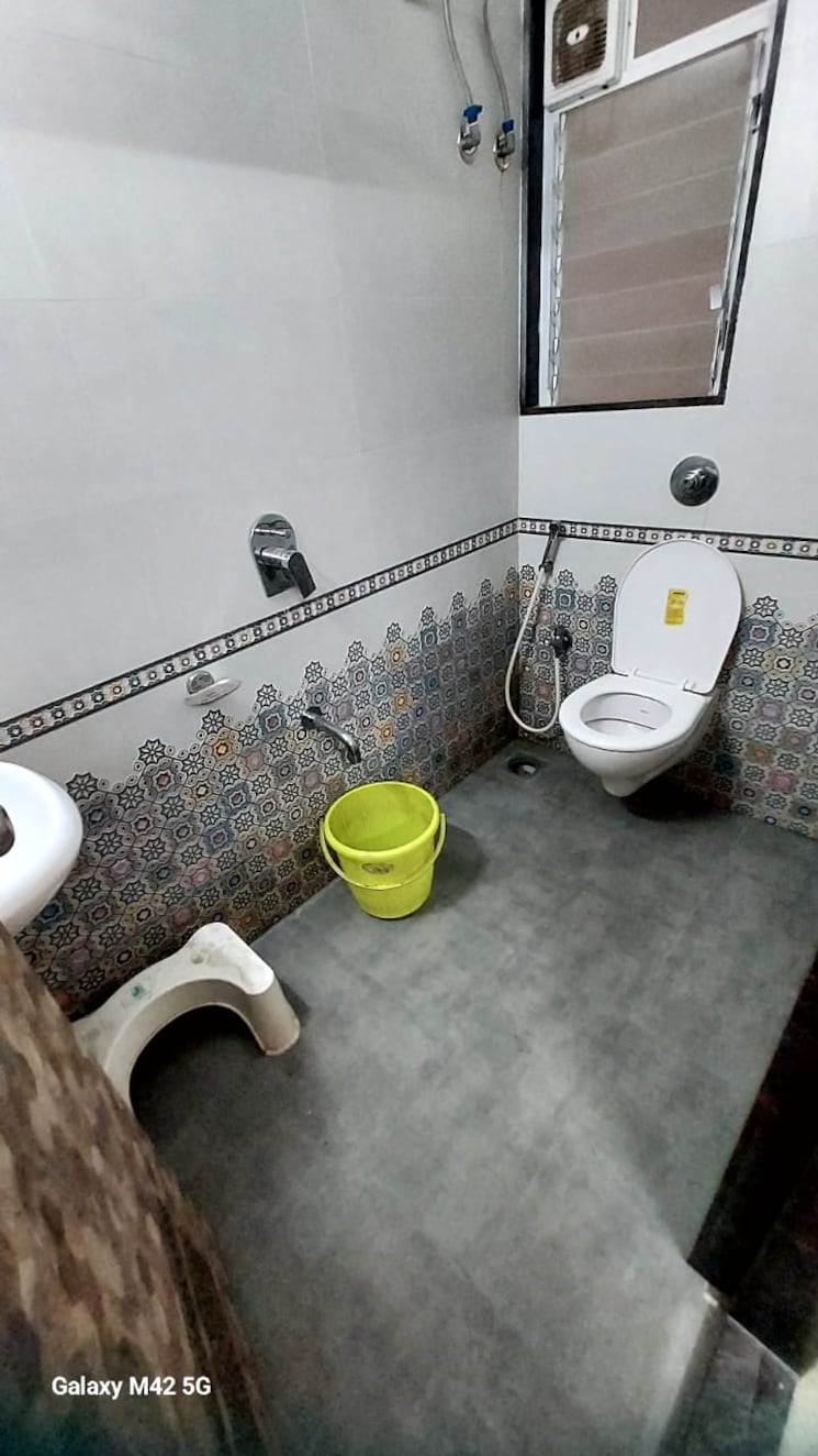 Bathroom, shreenathji-126-florencio 2 Bedroom 700 Sq.Ft. Apartment In Tilak Nagar Mumbai 9333651