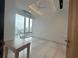 Room in 3 BHK Apartment at Indiabulls Blu, Worli – for Rent