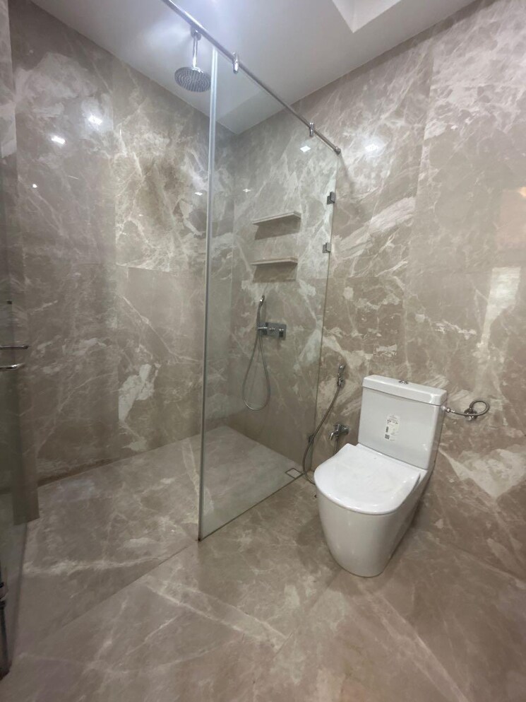 Bathroom, indiabulls-blu 3 Bedroom 1202 Sq.Ft. Apartment In Worli Mumbai 9333643