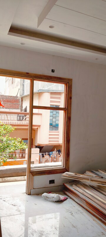 Furnished Amenities in 2 BHK Builder Floor at Pratap Vihar – for Sale