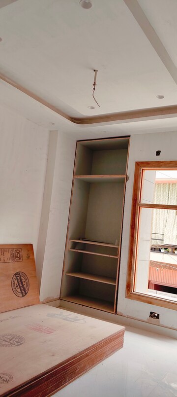 Furnished Amenities in 2 BHK Builder Floor at Pratap Vihar – for Sale