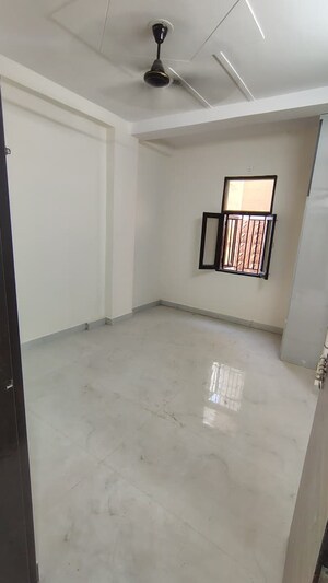 Room in 2 BHK Builder Floor at Dwarka Mor – for Rent