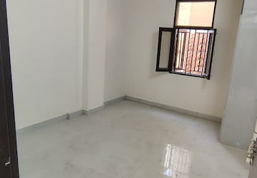 Room in 2 BHK Builder Floor at Dwarka Mor – for Rent