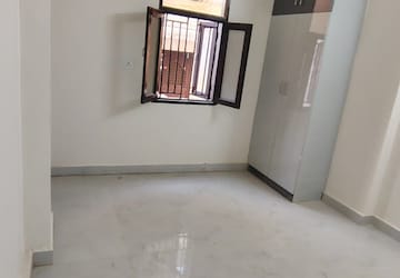 Room in 2 BHK Builder Floor at Dwarka Mor – for Rent
