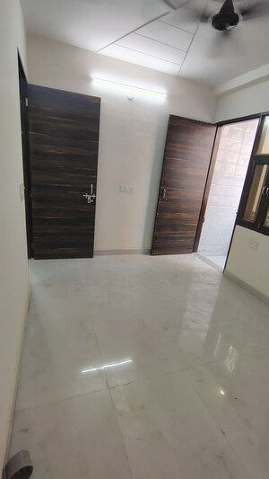 Room in 2 BHK Builder Floor at Dwarka Mor – for Rent