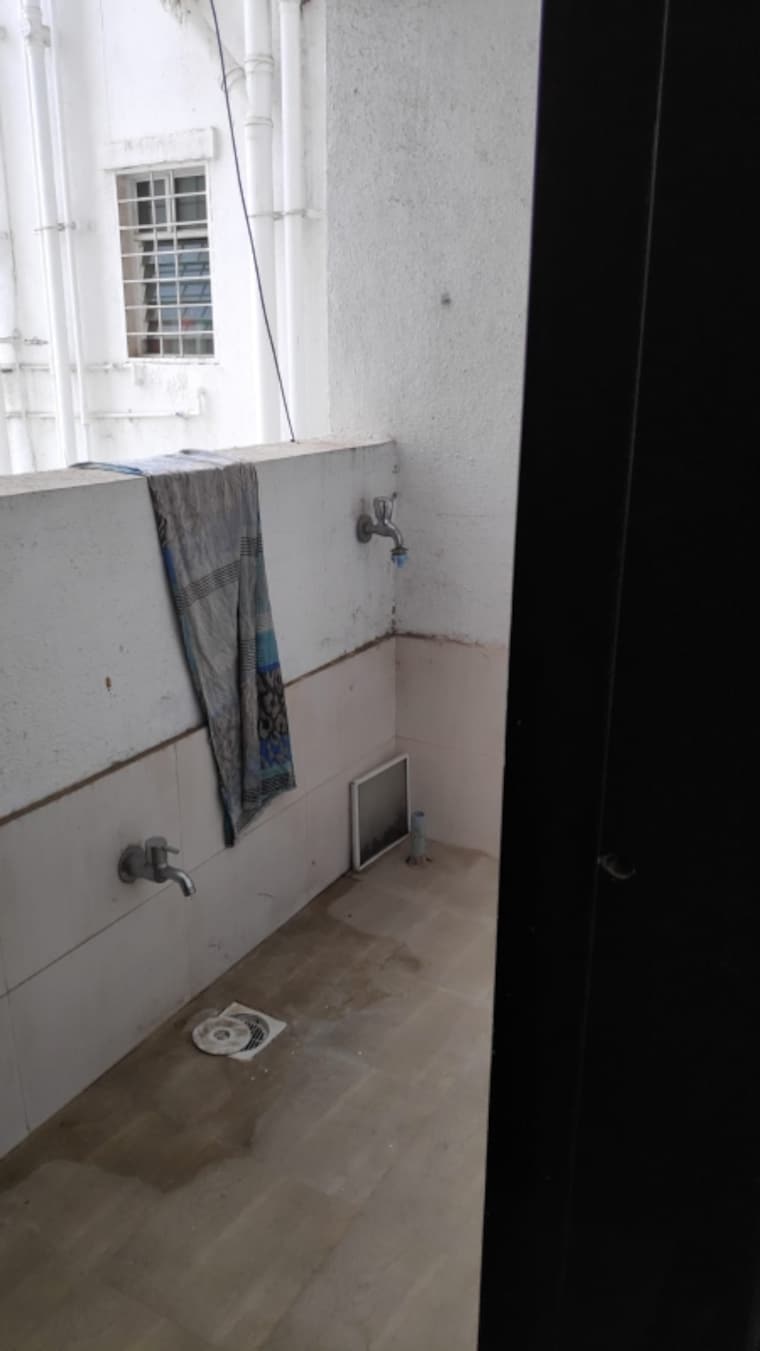 Bathroom, wakad 2 Bedroom 907 Sq.Ft. Apartment In Wakad Pune 9333700