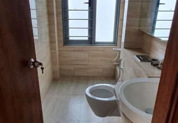 Bathroom in 4 BHK Apartment at Imperial Heights Goregaon West, Goregaon West – for Sale