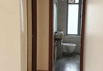 Attached Bathroom in 4 BHK Apartment at Imperial Heights Goregaon West, Goregaon West – for Sale