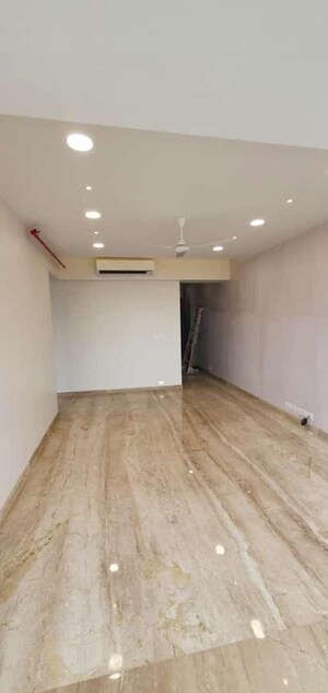 Room in 4 BHK Apartment at Imperial Heights Goregaon West, Goregaon West – for Sale