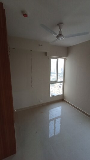 Room in 2 BHK Apartment at Signature Global Prime, Sector 63a – for Rent