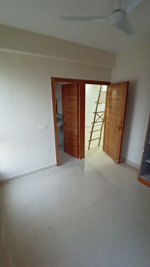 Room in 2 BHK Apartment at Signature Global Prime, Sector 63a – for Rent