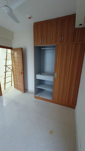 Room in 2 BHK Apartment at Signature Global Prime, Sector 63a – for Rent
