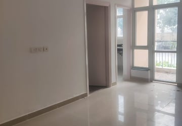 Room in 3 BHK Apartment at S3 Green Avenue, Sector 85 – for Sale