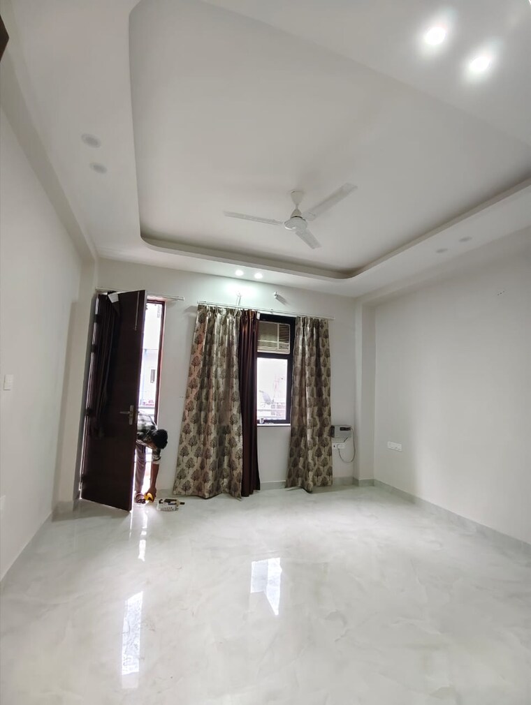 Room, sector 22 3 Bedroom 2532 Sq.Ft. Builder Floor In Sector 22 Gurgaon 9334139