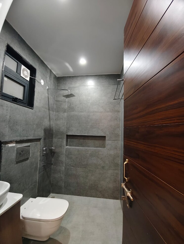 Bathroom, sector 22 3 Bedroom 2544 Sq.Ft. Builder Floor In Sector 22 Gurgaon 9334162
