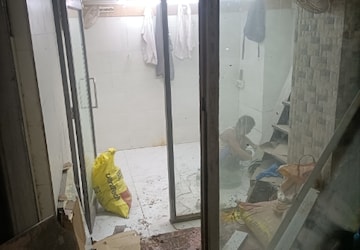 Shop For Rent in Shakespeare Sarani