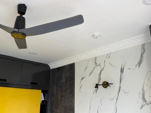 Furnished Amenities in 2 BHK Builder Floor at Krishna Nagar – for Sale