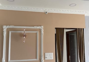 Furnished Amenities in 2 BHK Builder Floor at Krishna Nagar – for Sale