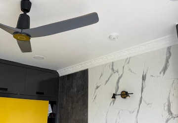 Furnished Amenities in 2 BHK Builder Floor at Krishna Nagar – for Sale