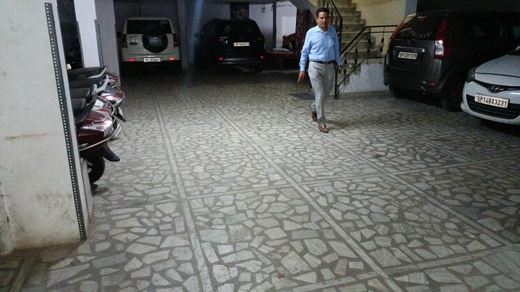  Parking, vaishali sector 5 3 Bedroom 1250 Sq.Ft. Builder Floor In Vaishali Sector 5 Ghaziabad 9334051