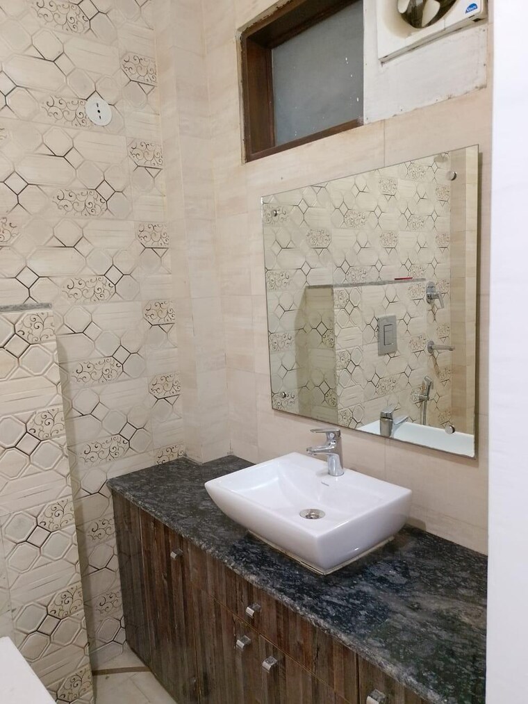 Bathroom, sector 46 3 Bedroom 2000 Sq.Ft. Builder Floor In Sector 46 Gurgaon 9334071