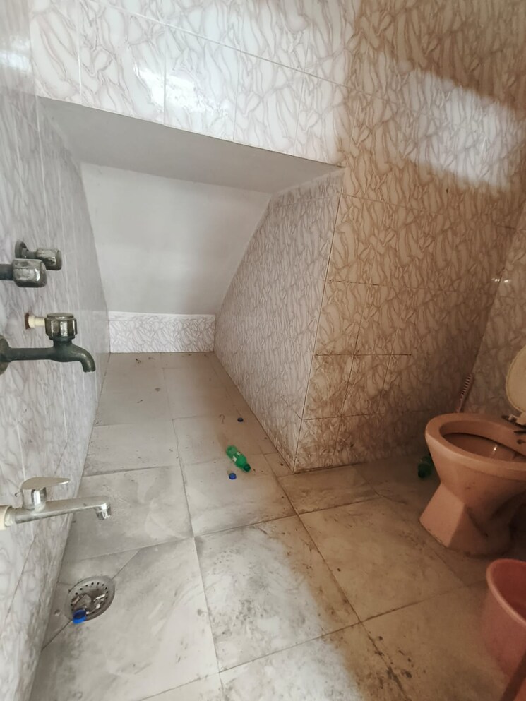 Bathroom, vaishali sector 3 1 RK 450 Sq.Ft. Builder Floor In Vaishali Sector 3 Ghaziabad 9334200