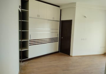 Room in 3 BHK Apartment at Vaswani Exquisite, Whitefield – for Rent
