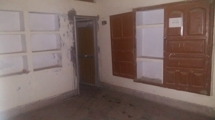 Room, lahurabir 4 Bedroom 1400 Sq.Ft. Independent House In Lahurabir Varanasi 9334204