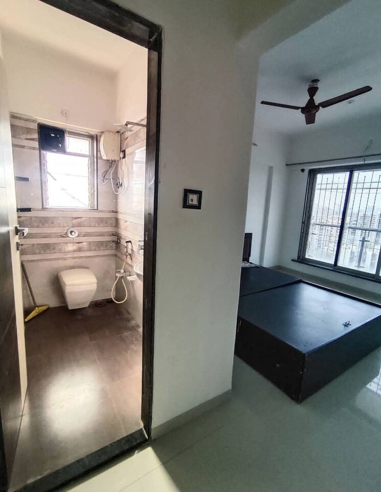 Bathroom, azad nagar 1 Bedroom 350 Sq.Ft. Apartment In Azad Nagar Mumbai 9334293