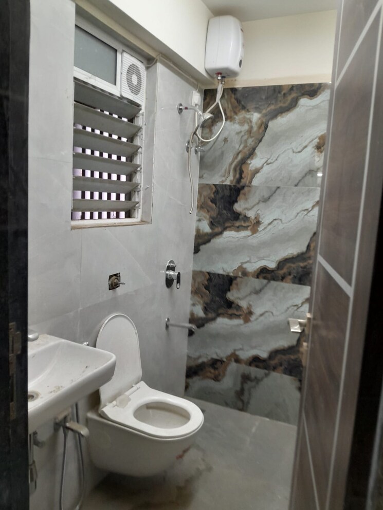 Bathroom, borivali east 2 Bedroom 618 Sq.Ft. Apartment In Borivali East Mumbai 9334344