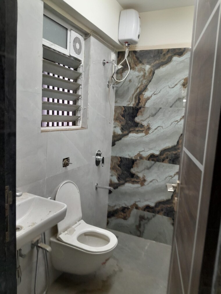 Bathroom, borivali east 2 Bedroom 618 Sq.Ft. Apartment In Borivali East Mumbai 9334344
