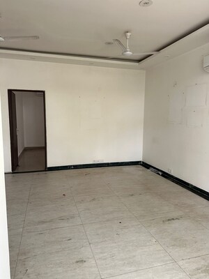 Room in 3.5 BHK Builder Floor at Emaar MGF Emerald Hills, Sector 65 – for Rent