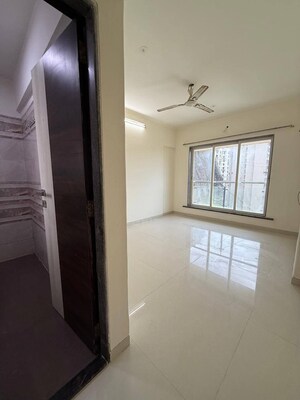 Room in 2 BHK Apartment at Azad Nagar – for Rent